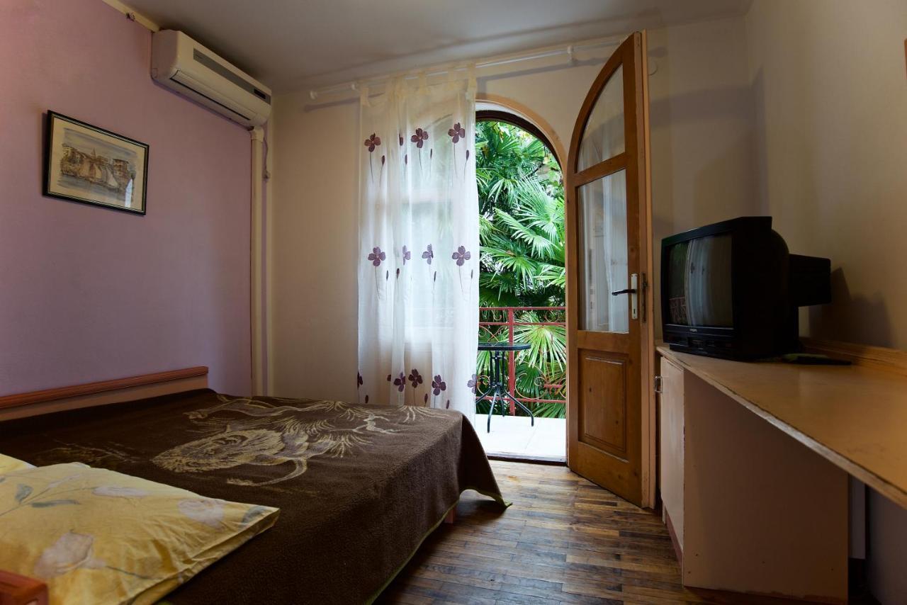 Romantic Room With Balcony Ловран Екстер'єр фото